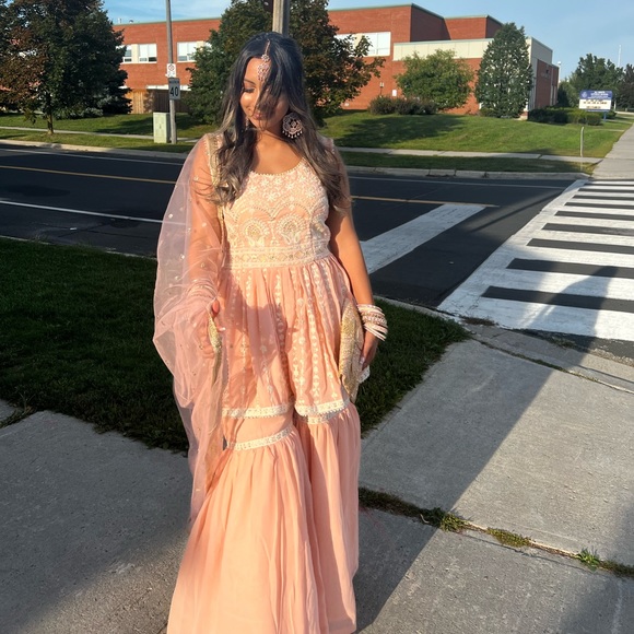 Peach pink Gharara / Sharara Indian Suit. Perfect condition, size Small / Medium - Picture 4 of 4